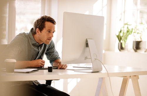 Man using a digitizer to write text in computer