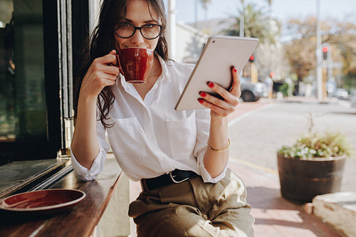 Businesswoman drinking coffee at cafe