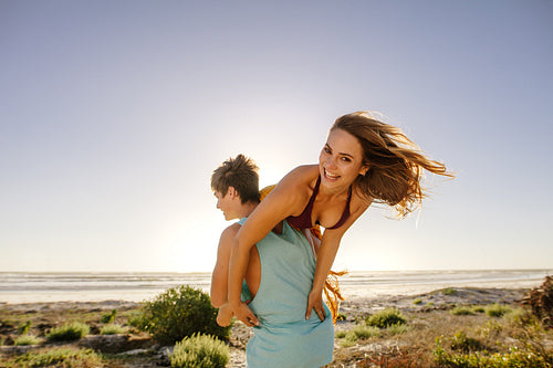 Couple on vacation in romantic mood at the beach