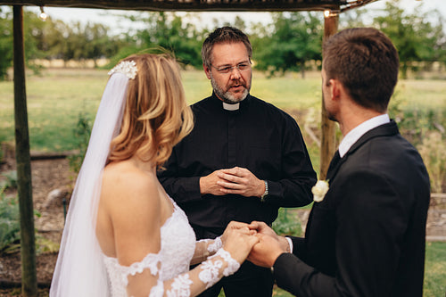 Priest marries a couple in lovely ceremony