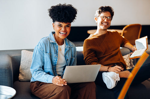 Project sync: Team refines goals during a shared work session