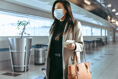 Businesswoman traveling during covid-19 pandemic