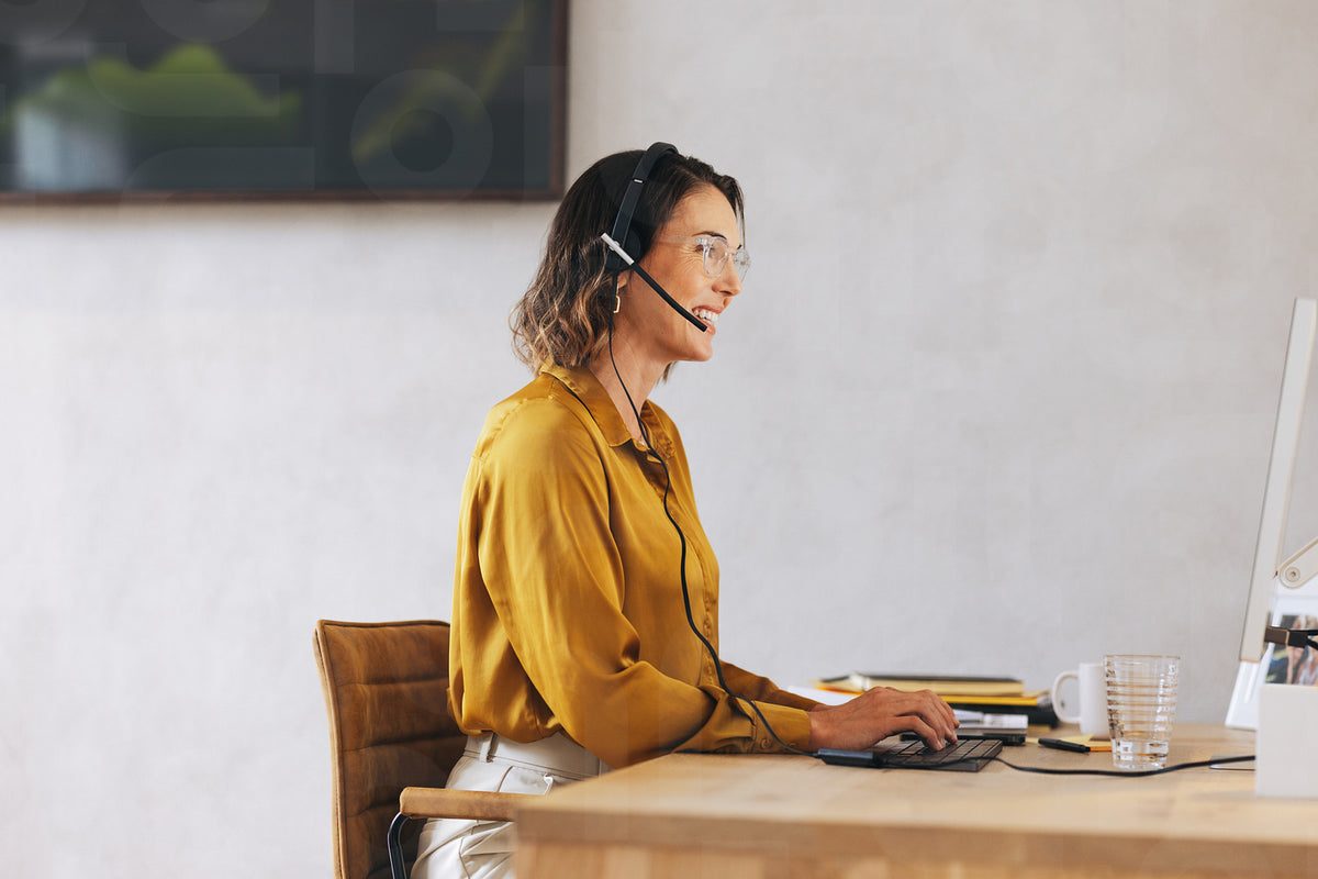 Female tech support agent managing call center operations – Jacob Lund ...