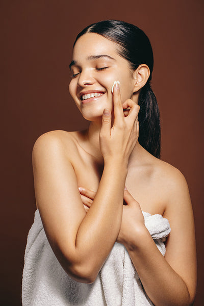 Achieving smooth, glowing skin using exfoliating cream