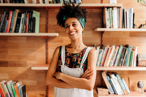 Carefree young woman smiling in a library