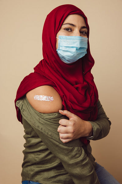 Islamic woman received covid-19 vaccine