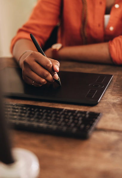 Freelancer drawing on a drawing pad