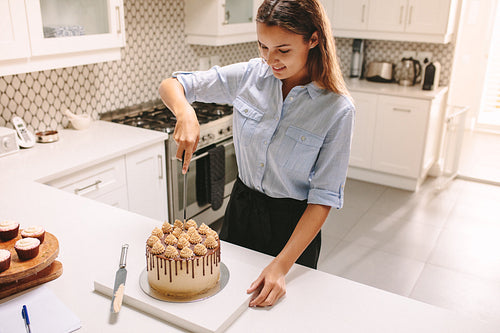 Pastry chef cutting a cake