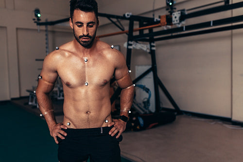 Male athlete testing is performance in biomechanics lab