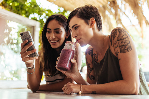 Women at an outdoor restaurant