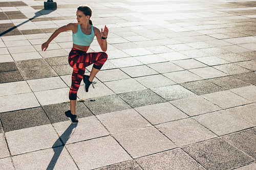 Female runner doing lunge workout