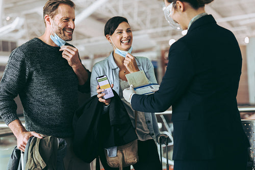Couple traveling by air during pandemic