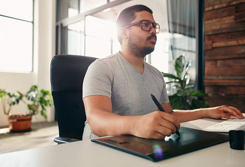 Photo editor using graphics tablet in office