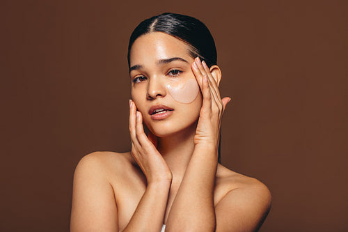 Cosmetic patch for under eyes: Female skincare routine with a gel eye mask