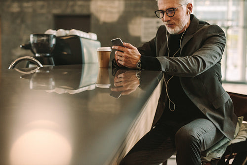 Mature businessman relaxing in coffee shop