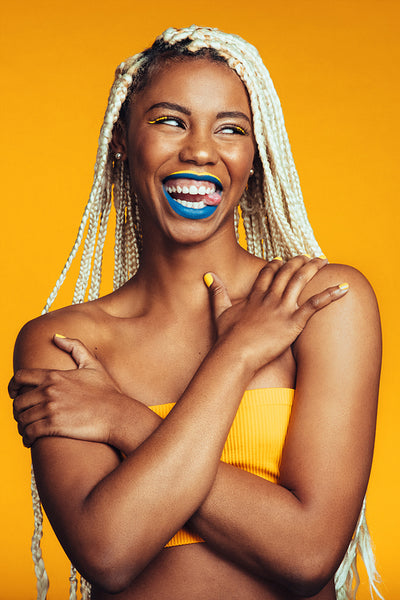 Portrait of fashionable african american woman with crossed arms