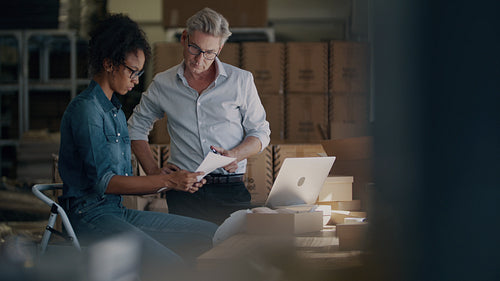 Online selling business partners working together