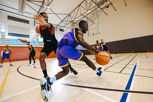 Ball control: Dribbler protects against swarming defence