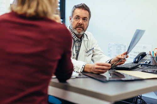 Doctor involving patient in decision making