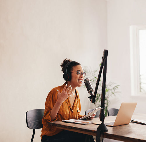 Professional podcaster making a podcast from home studio