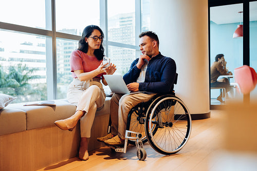 collaboration between colleagues in an office