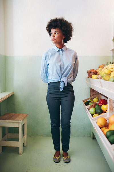Young african woman standing in a juice bar