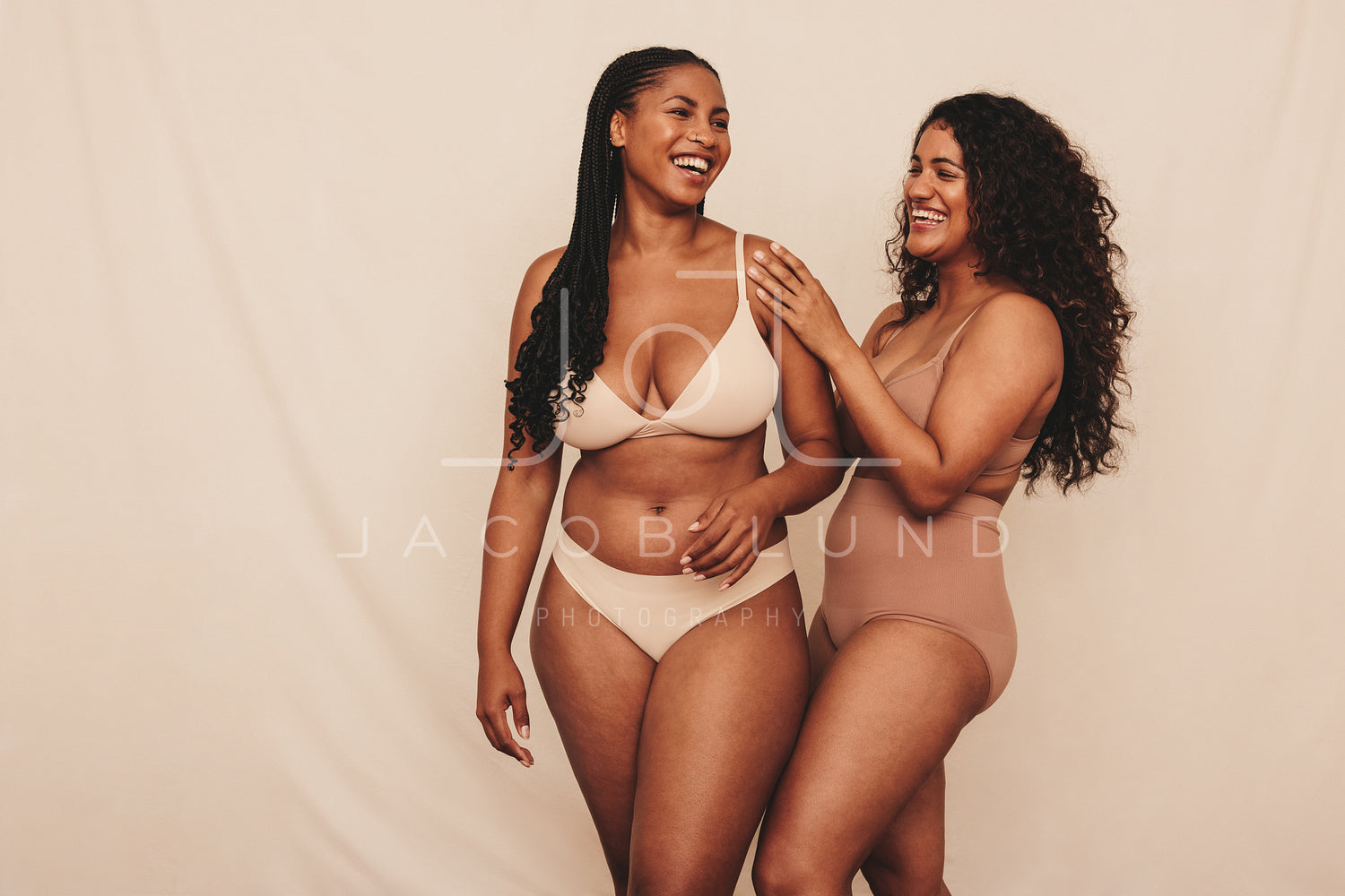 Happy young women embracing their natural bodies – Jacob Lund Photography  Store- premium stock photo
