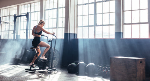 Woman exercising with gymnastic rings in gym – Jacob Lund Photography  Store- premium stock photo