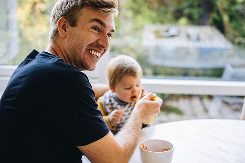 Father dad pours hot coffee tea from thermos into the mug on a family  picnic in the mountains. Child school boy kid is watching his dad filling  the Stock Photo - Alamy