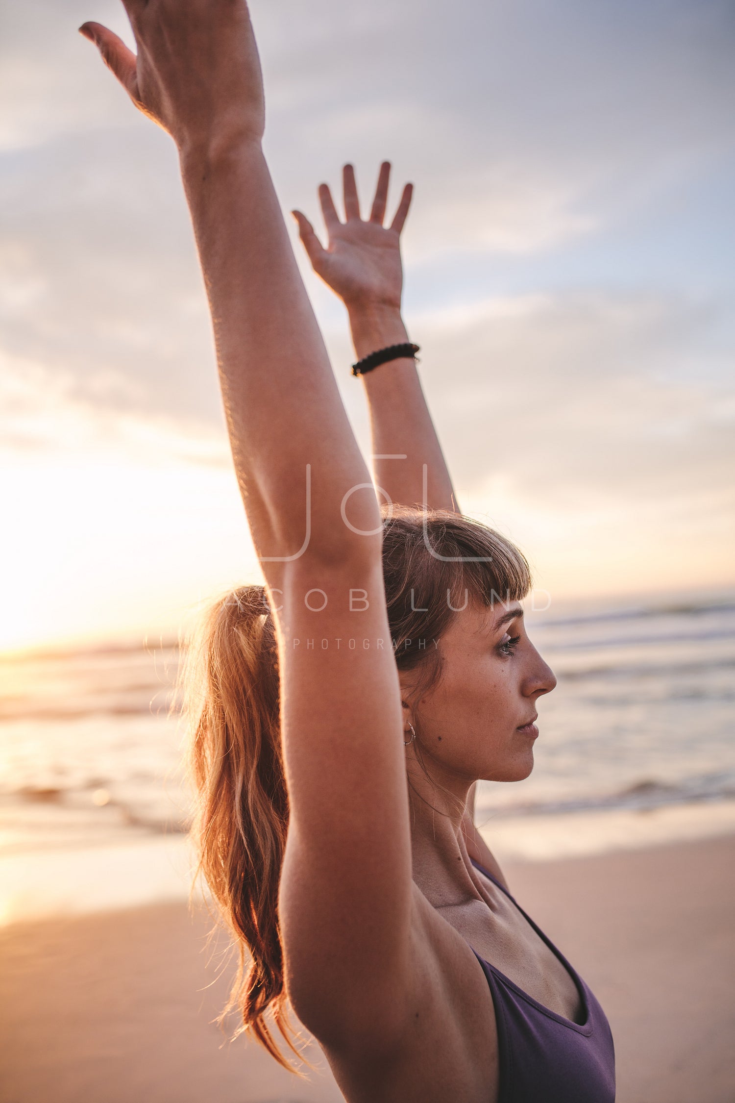 Girl doing Natarajasana yoga pose on the beach – Jacob Lund