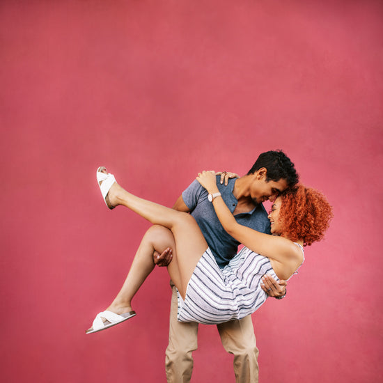 12 Romantic Pre-Wedding Shoot Poses That Make Your Heart Melt