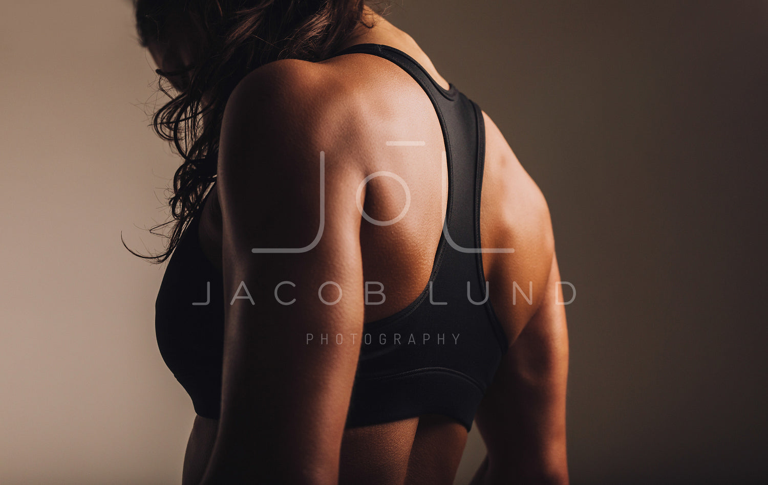 Fit woman in sports bra – Jacob Lund Photography Store- premium