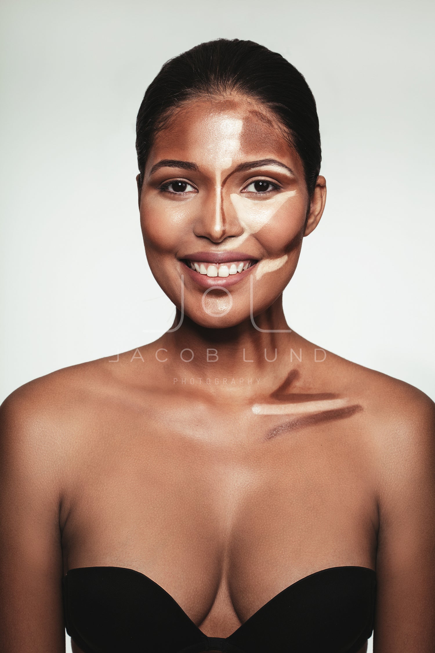 Happy woman with contour and highlight makeup – Jacob Lund