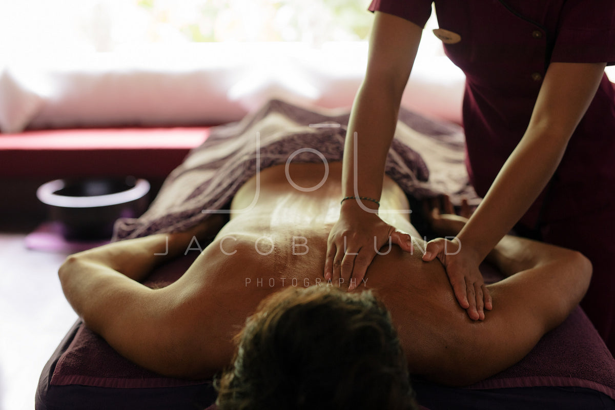 https://jacoblund.com/cdn/shop/products/man-receiving-back-massage-at-health-spa_1200x800.jpg?v=1659531639