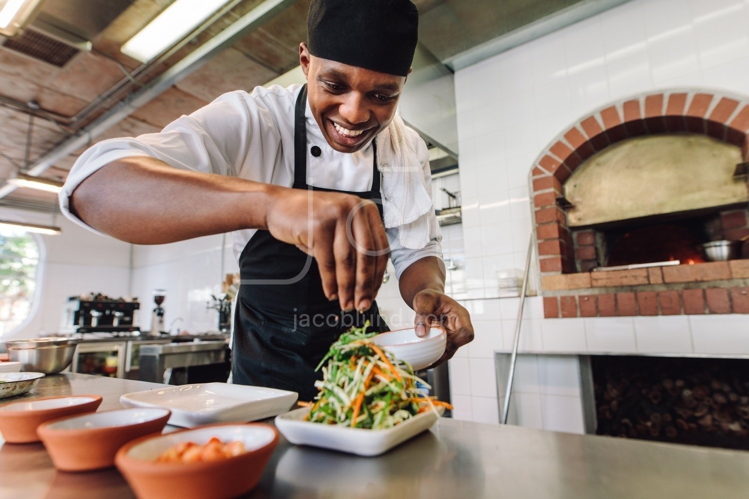 https://jacoblund.com/cdn/shop/products/photo-id-2002340511813-male-chef-preparing-salad-in-kitchen.jpg?v=1563824875