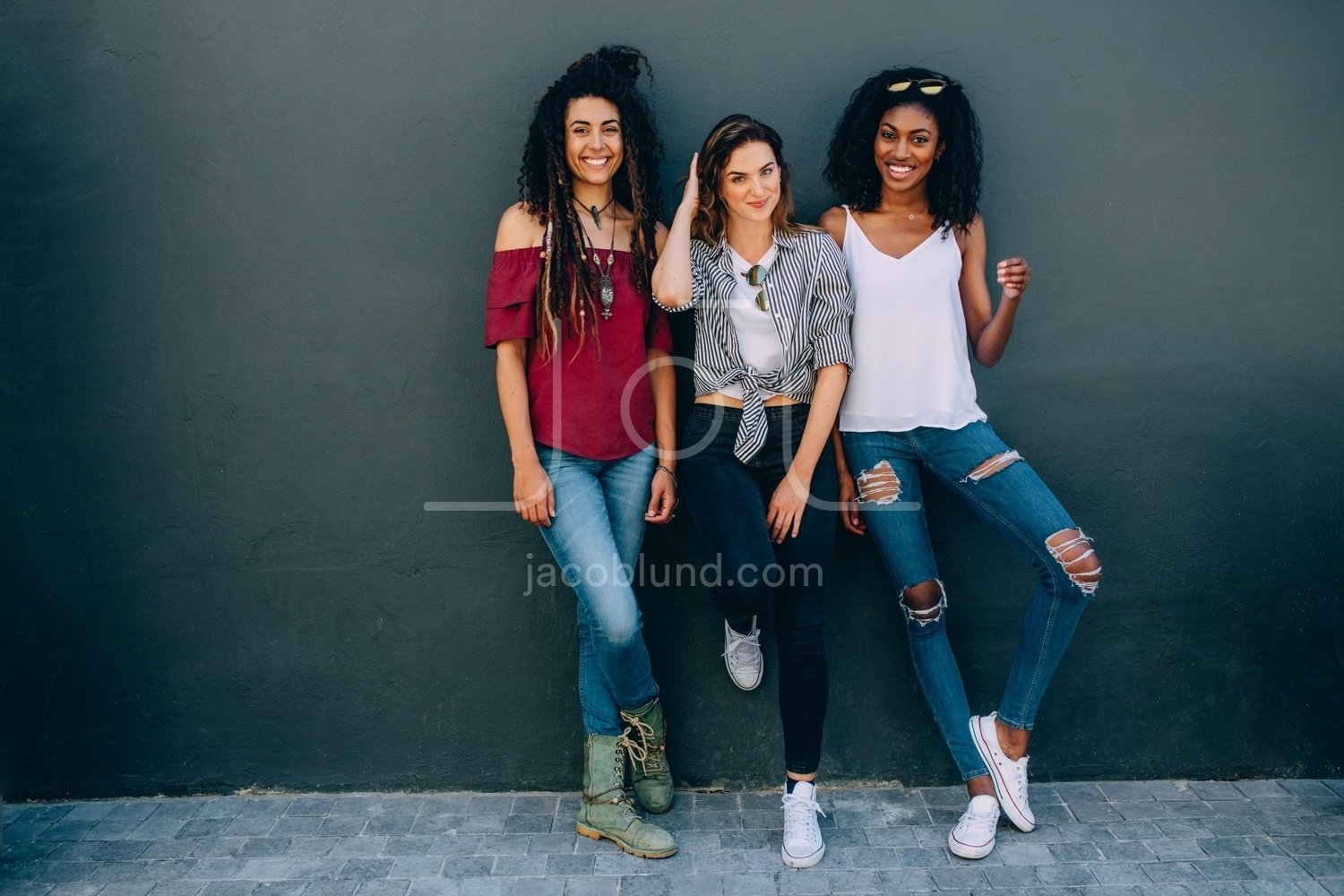 Premium Photo | Three best friends posing in studio, wearing summer style  outfit and jeans shorts