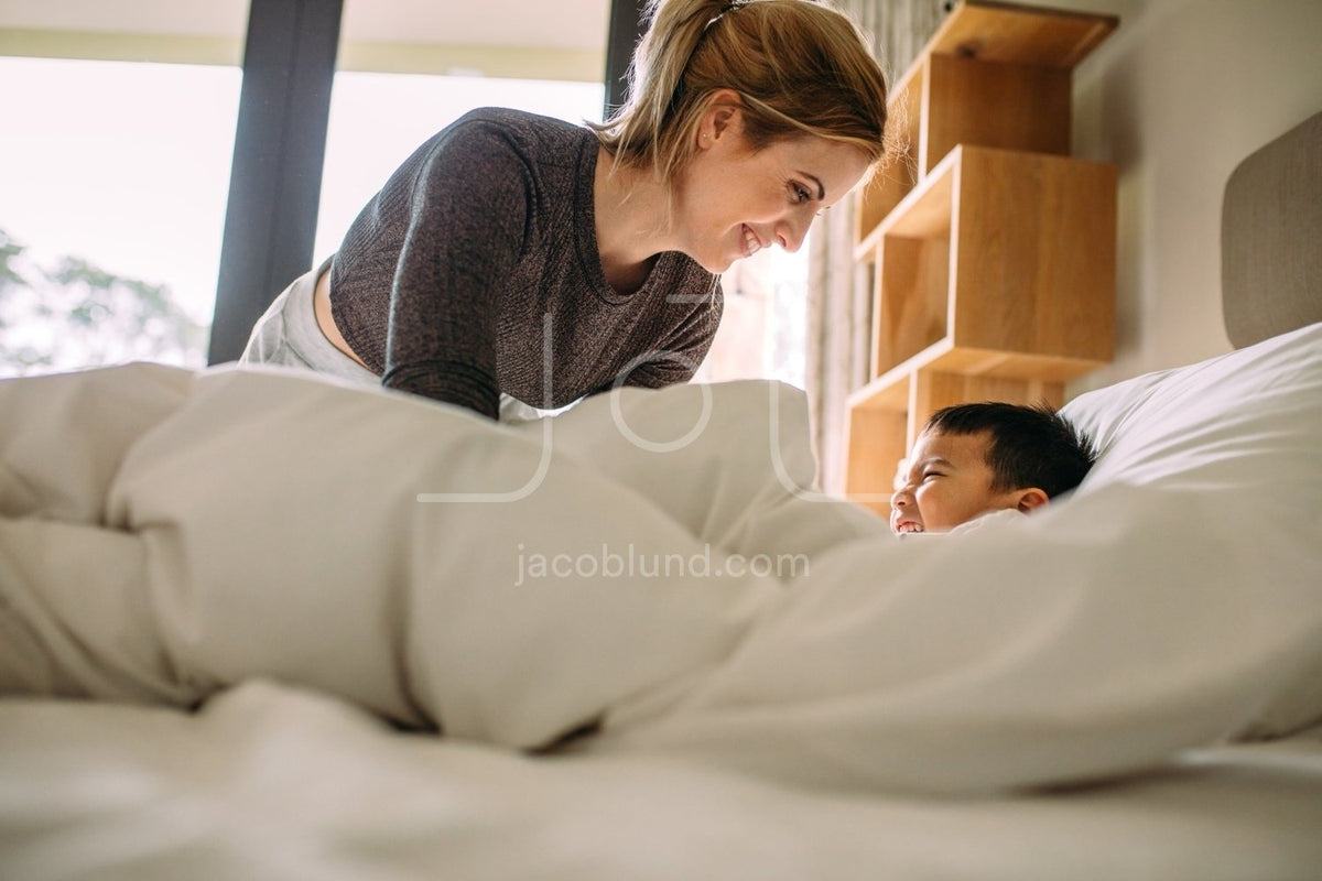 Child playing colorful blocks game with mother – Jacob Lund Photography  Store- premium stock photo